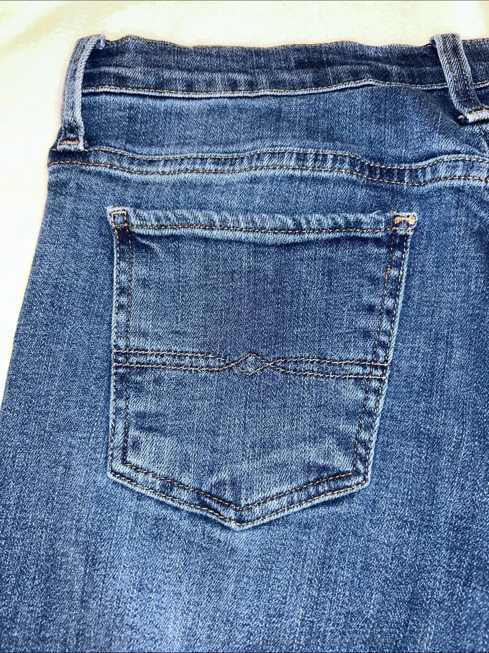 Lucky Brand Women's Easy Rider Mid Wash Blue Straight-Leg Jeans size 6 - Picture 5 of 14